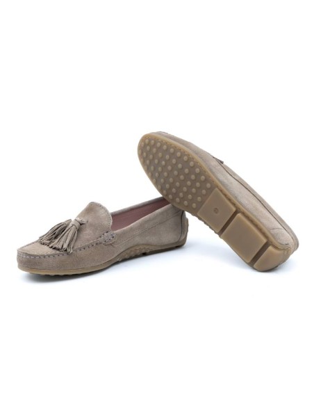 Mocasines de mujer de ante con borlas color beige