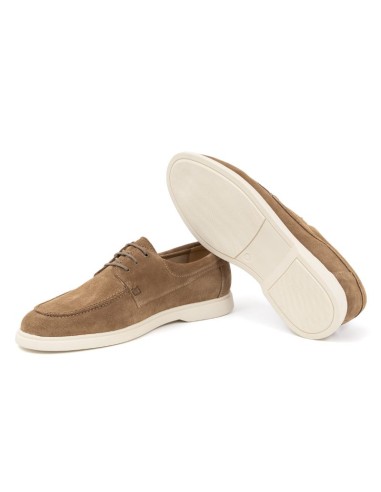 Náutico de ante con suela en contraste color cuero