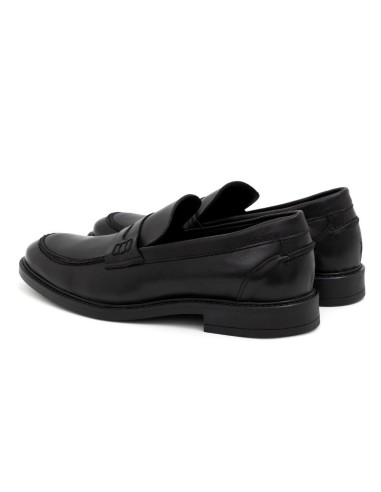 Mocasín de piel con antifaz color negro