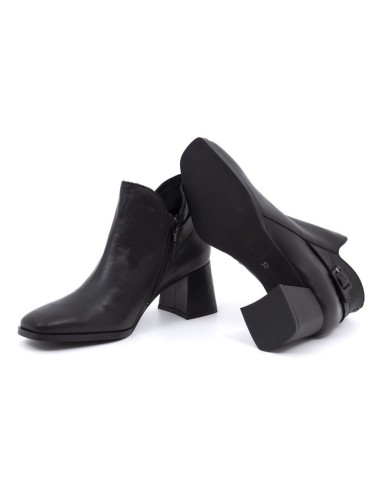 Black solid color women's boots