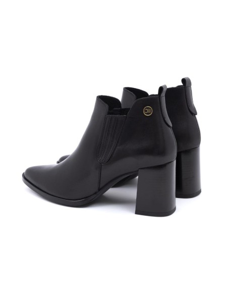 Black solid color women's boots
