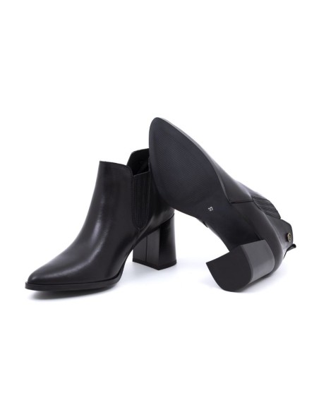 Botines de mujer liso con elástico lateral color negro