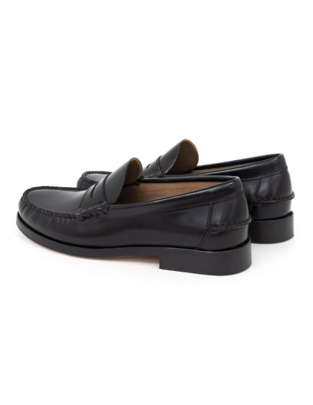 Black leather Castellanos