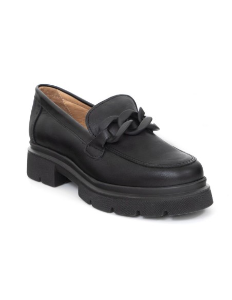 Mocasines de mujer de piel con aplique metálico color negro