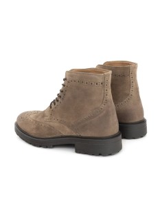 Botín de ante brogado color beige 2