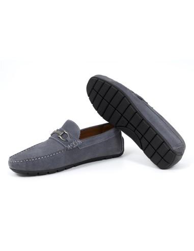 Mocasín de ante con aplique metálico color azul