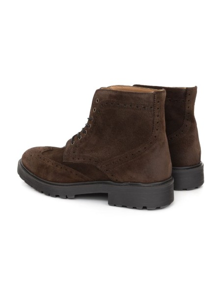 Brown suede boot