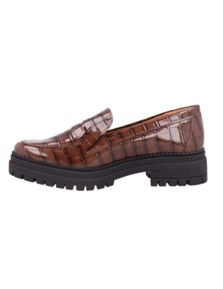 Beige leather women's moccasins