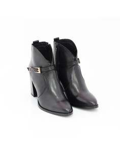 Black solid color women's boots