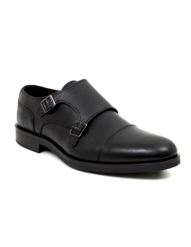 Zapato con hebilla de piel con dos  hebillas color negro