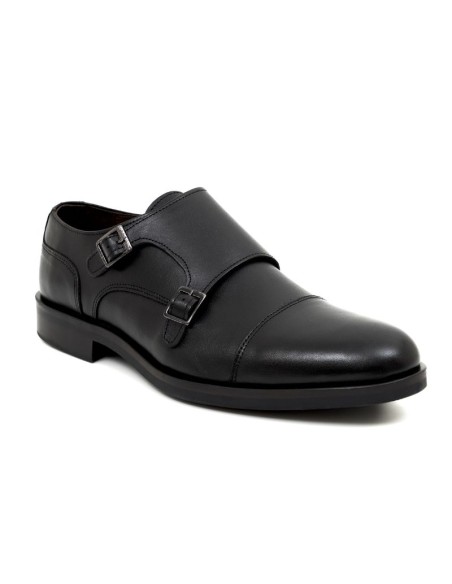 Zapato con hebilla de piel con dos  hebillas color negro