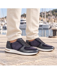 Deportivo de piel liso color azul
