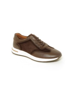 Deportivo de piel liso color marrón