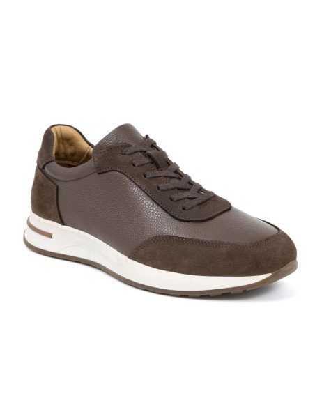 Deportivo de piel liso color marrón