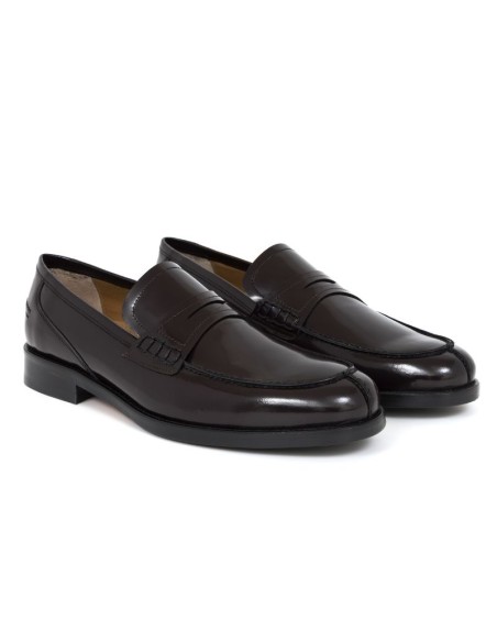 Mocasín de piel con antifaz color burdeos