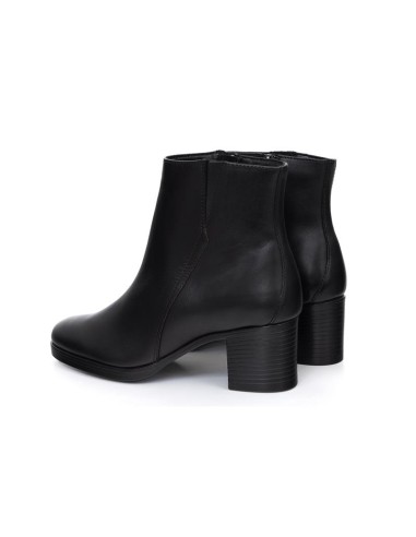 Botines de mujer de piel acabado a mano color negro