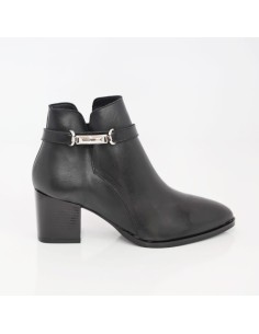 Black leather women's boots 2