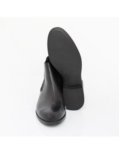 Botines de mujer de piel acabado a mano color negro