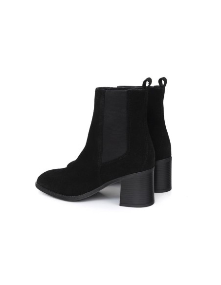 Botines de mujer de ante acabado a mano color negro