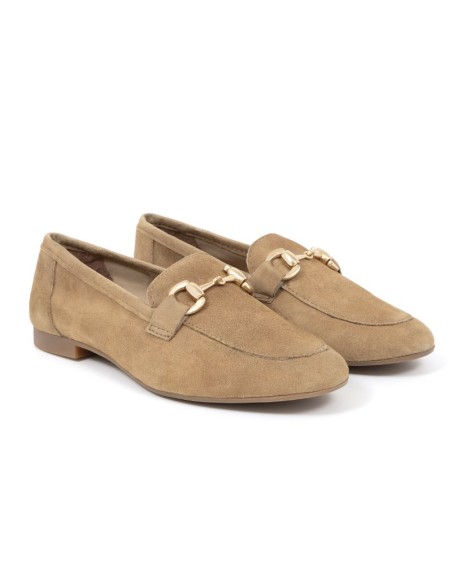 Mocasines de mujer de ante con aplique metálico color cuero