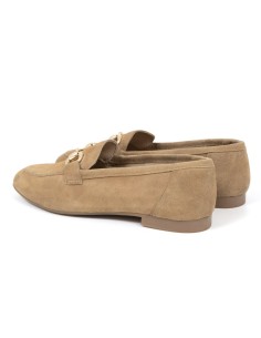 Mocasines de mujer de ante con aplique metálico color cuero 2