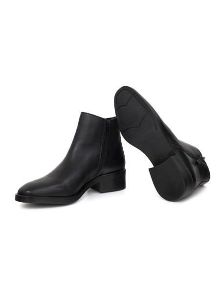 Black leather women's boots