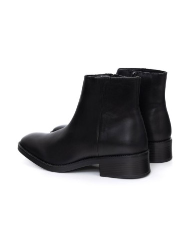 Botines de mujer de piel acabado a mano color negro