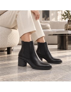 Botines de mujer de piel acabado a mano color negro