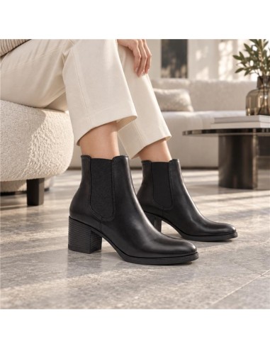 Botines de mujer de piel acabado a mano color negro