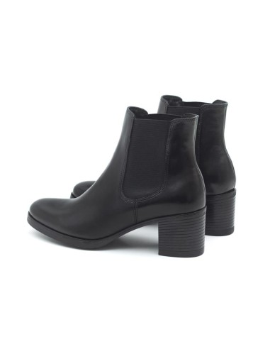 Botines de mujer de piel acabado a mano color negro