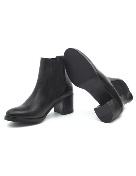 Botines de mujer de piel acabado a mano color negro