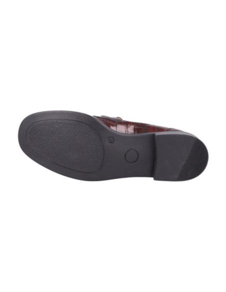 Mocasines de mujer de piel con aplique metálico color burdeos
