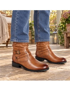 Botines de mujer de piel acabado a mano color marrón
