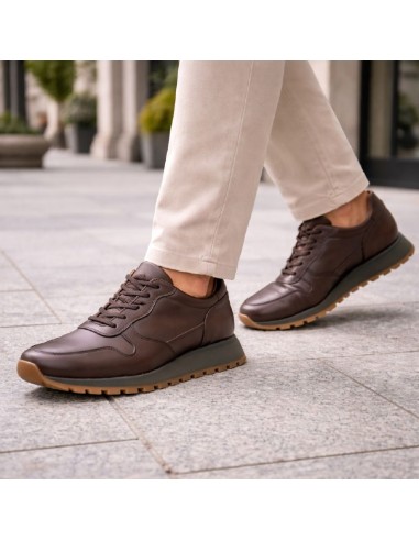 Deportivo de piel liso color cuero