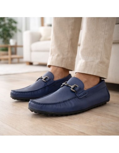 Mocasín de piel con hebilla color azul