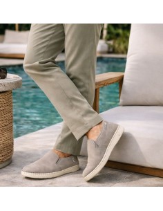 Mocasín slip-on con suela en contraste color beige