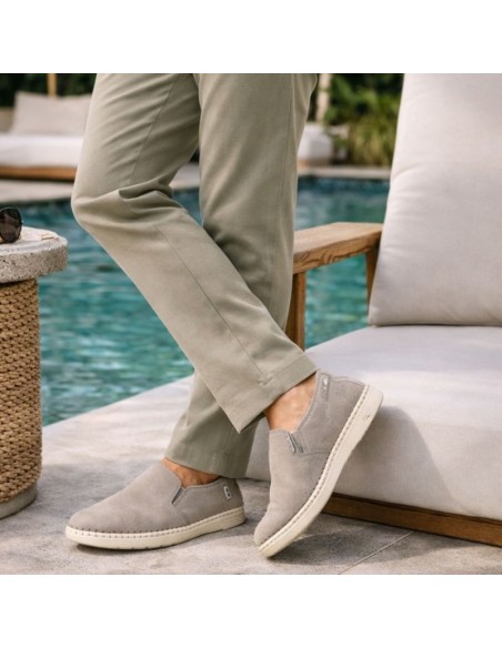 Mocasín slip-on con suela en contraste color beige