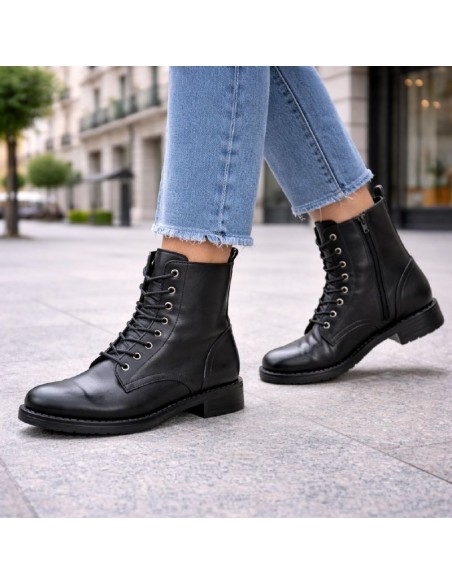 Botines de mujer de piel acabado a mano color negro