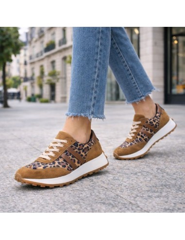 Deportivo de mujer de ante con tejido de fantasía color marrón