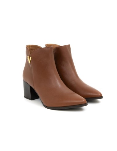 Brown solid color women's boots