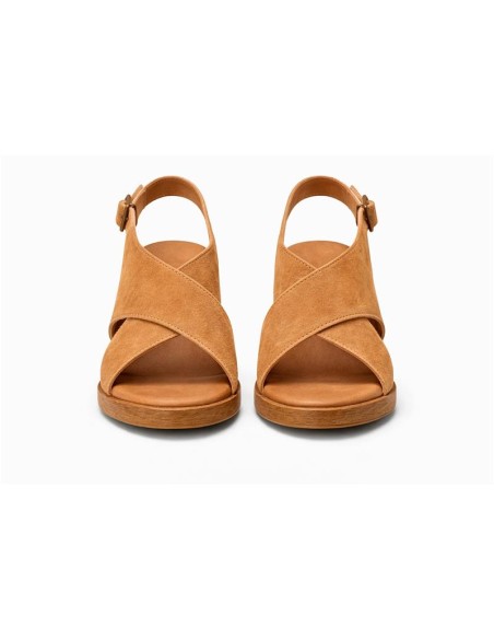 Sandalias de mujer de ante con hebilla color cuero