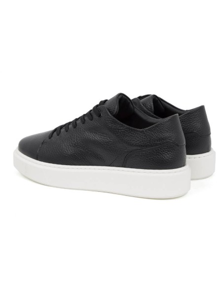 Sneakers de piel liso color negro