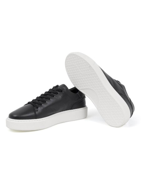 Sneakers de piel liso color negro
