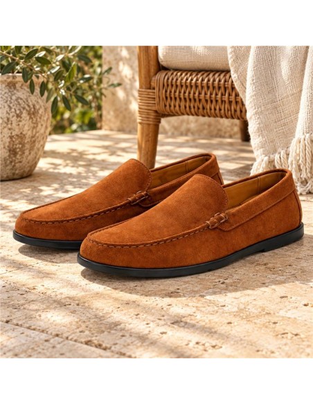 Mocasín de ante de piso antideslizante color cuero
