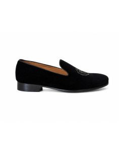 Mocasín de ante con aplique metálico color negro 2