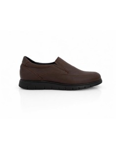 Mocasín de piel con aplique metálico color marrón 2