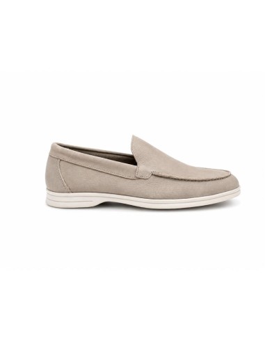 Mocasín de nobuck con aplique metálico color beige