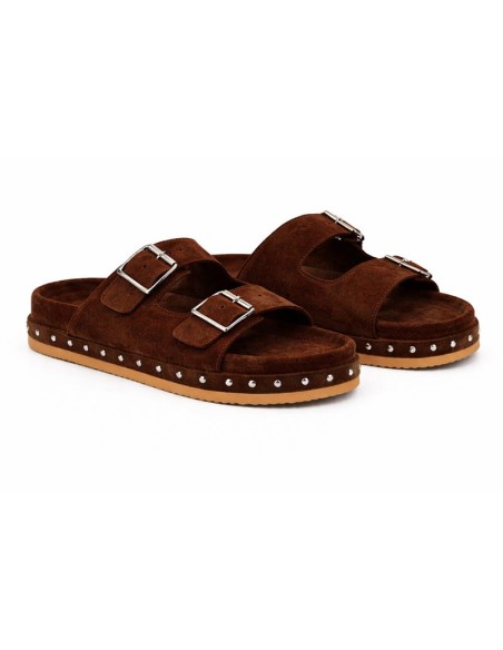 Sandalias de mujer de ante con hebilla color marrón