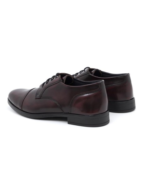 Derby de piel liso color burdeos