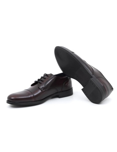 Derby de piel liso color burdeos